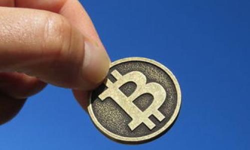   区块链技术的微妙关系与应用探讨 / 
 guanjianci 区块链,技术应用,关系分析 /guanjianci 

区块链技术是近年来备受关注的热门话题，其独特的去中心化特性、透明性和安全性使其在各个行业中都有着广泛的应用潜力。但是，区块链所涉及的技术、经济和社会关系非常复杂，包括它与传统产业、金融体系、法律法规、个人隐私等方面的微妙关系。本文将深入探讨区块链的微妙关系，分析其技术架构和应用场景，并提出相关的思考与问题。

一、区块链的基础知识

在探讨区块链的微妙关系之前，我们首先需要了解区块链的基础知识。区块链是一个分布式数据库技术，其核心是通过密码学算法确保数据的安全性与完整性。它将信息以区块的形式逐个链接成链，每个区块内存储了一定数量的交易信息，并通过哈希算法与前一个区块相连，形成了一条不可篡改的链。由于区块链的去中心化特性，所有参与者都可以访问和验证链上的数据，从而提高了透明度和信任度。

区块链技术主要分为公有链、私有链和联盟链。公有链被任何人访问和验证，私有链则限制了参与者，联盟链在某种程度上是两者的结合，适合多方合作与信任机制的建立。在实际应用中，区块链技术已经被应用于金融、物流、医疗、版权保护等多个领域，展现出其巨大潜力。

二、区块链与传统产业的关系

区块链技术的最大特点在于去中心化，这对于依赖中心化模型的传统产业来说是一次深刻的变革。在传统的金融行业，交易通常是由银行等中心化机构来处理的，这导致了高昂的交易成本和长时间的处理周期。而使用区块链技术后，用户可以在没有中介的情况下直接进行交易，降低了成本和提高了效率。

比如，在供应链管理中，企业可以利用区块链技术对产品的生产、运输等环节进行实时记录，确保信息的透明和可追溯。这不仅提升了管理效率，还能有效防止中间环节的欺诈行为。此外，通过智能合约，企业可以自动执行交易，减少人为干预，进一步降低成本和风险。

然而，区块链与传统产业的结合并非完全无缝。不同行业中的法规、标准、合作模式等各自不同，可能会造成区块链技术在实际应用中的障碍。例如，金融监管机构对于去中心化交易的态度依然谨慎，需要创新与规范才能更好地适应。在此背景下，区块链企业在推广自己产品时，常常需要与行业巨头、监管机构开展深入沟通与合作，以更符合行业需求的方式实现技术的落地。

三、区块链技术与金融体系的微妙关系

区块链技术的出现对传统金融体系产生了重大影响，尤其是在数字货币领域的出现赋予了人们新的资产形式。以比特币为代表的数字货币不仅挑战了传统的法定货币地位，还引发了各国中央银行对于货币政策的反思。区块链的去中心化特性与匿名性使得数字货币可以在全球范围内进行交易，难以被各国政府有效监管和控制，这让许多国家开始探讨数字货币的法律地位。

除了数字货币，区块链在去中心化金融（DeFi）领域的应用也日益受到关注。DeFi是指建立在区块链上的金融服务体系，它不依赖于传统金融机构，而是通过智能合约进行安全交易和融资。DeFi的崛起使得小微企业和个人也可以平等且低成本地获取融资，促进了金融的普惠性。

然而，DeFi所带来的风险同样无法忽视。在没有中心化中介的情况下，用户需承担更多的风险，例如智能合约的漏洞、市场波动引发的损失等。为了应对这些挑战，相关的法律法规、监管标准亟待制定，以保障用户权益并维持金融市场的稳定。

四、区块链与法律法规的交互

区块链技术的去中心化特性对于传统的法律体系构成了挑战。在没有单一发起者的情况下，如何界定交易的法律责任、如何追溯证据的来源都变得复杂。许多国家的法律尚未对此做出明确规定，很多区块链应用面临着法律盲点的问题。因此，区块链与法律法规之间的关系显得十分微妙，一方面鼓励技术创新，另一方面又需要一定的法律约束。

为了解决这个问题，各国监管机构正逐步建立针对区块链技术的监管框架。例如，欧盟在2020年推出了“区块链战略”，旨在推动区块链技术的发展，同时确保其合规性与安全性。此外，许多国家正在对区块链公司的运营进行分类管理，例如将其界定为虚拟货币服务提供商或其他金融服务提供商，以确保有效监管。

同时，随着区块链应用的不断增加，技术的发展也促使法律的革新。未来，法律体系可能会引入更多的智能合约、电子签名等新方式，以适应数字经济的发展。区块链的普及不仅仅是技术的进步，也在一定程度上推动了法律的创新与变革。

五、讨论与思考：区块链未来的挑战和机会

区块链技术作为一种新兴的技术解决方案，面临着许多挑战与机遇。首先，技术本身在安全性、性能、扩展性等方面仍需不断改进。目前的区块链网络在面对大规模交易时，性能往往难以满足需求。因此，如何提升交易效率，同时保持去中心化特性，将是区块链未来需解决的重要问题。

其次，区块链的法律及监管框架尚不完善，这对于行业内的企业及用户造成了潜在风险。如何在鼓励创新与保证安全之间找到平衡，既是监管者面临的挑战，也是创业者需要关注的问题。未来，区块链企业和监管机构的合作将变得更加重要，注册、合规及监测机制需与时俱进。

此外，用户的教育与意识提升也是区块链能否普及的重要因素。区块链作为高新技术，仍有很多人对其理解不足，如数字资产的安全性、使用方式等。因此，推广区块链知识、帮助用户更自信地使用该技术，将为其普及提供良好的土壤。

相关问题思考

1. **区块链技术如何提升供应链管理的透明性与效率？**
   - 在这部分中，我们将具体分析如何通过区块链技术实现供应链的端到端可追溯，减少人为错误，提高交易的实际处理速度。

2. **智能合约在区块链生态系统中的作用和挑战是什么？**
   - 智能合约如何改变了传统合同的执行方式，以及在技术与法律层面上的挑战和解决方案。

3. **国与国之间的区块链监管政策为何差异迥异？**
   - 从法律、文化及经济环境的不同来看，为什么各国在区块链监管上存在如此巨大的差异，未来可能会如何演变。

4. **去中心化金融（DeFi）的主要风险及其应对策略？**
   - 深入讨论去中心化金融的优势和风险，提出风险管理与防范措施。

5. **区块链技术将如何影响未来的社会经济结构？**
   - 探讨区块链如何可能改变传统经济的结构与形态，预见未来的社会经济发展方向。

以上内容覆盖了区块链技术的基础及其与多个领域的微妙关系，结合实际应用探讨未来的机遇与挑战，希望能帮助读者更深入理解区块链的复杂性和潜力。